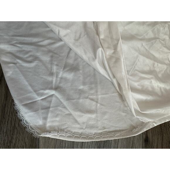 Vanity Fair Small White 22" Half Slip - Picture 5 of 6